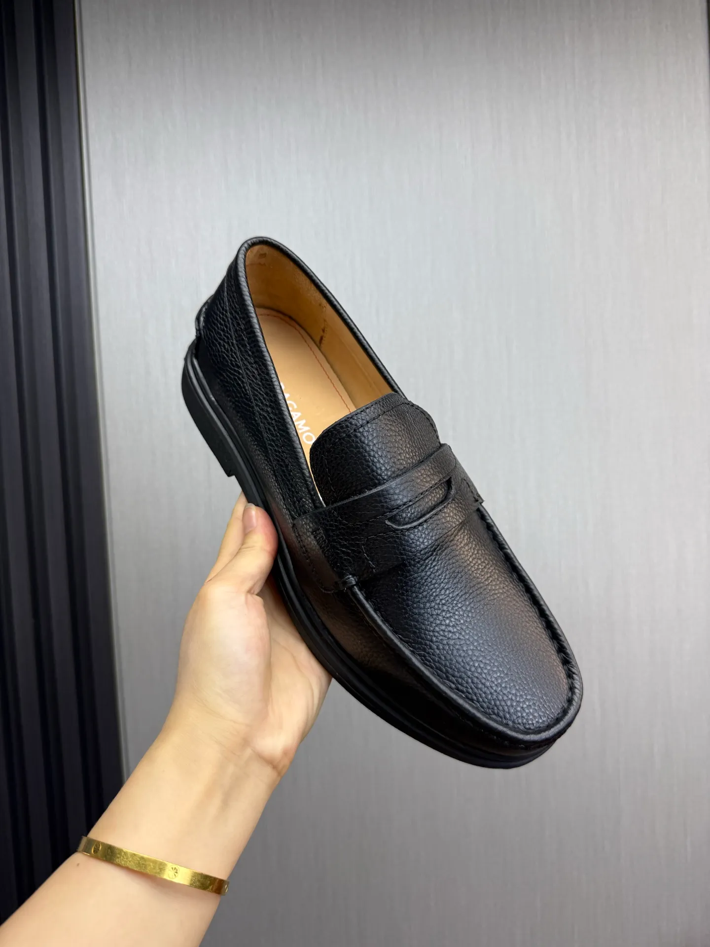 Men's shoes 💰800💰 Ferragamo. [Ferragamo] Men's Loaf leather shoes, the latest hot style, 1:1 original purchase quality, top quality, imported open-edge beaded cowhide leather on the upper, hand-made three-dimensional stitching highlights the round toe design, the inner feet are made of imported cowhide, with original wear-resistant rubber outsole, matching code 39-44, (38, 45 custom-made, non-refundable)